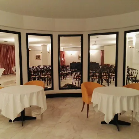 De La & Centro Congressi Hotel Benevento