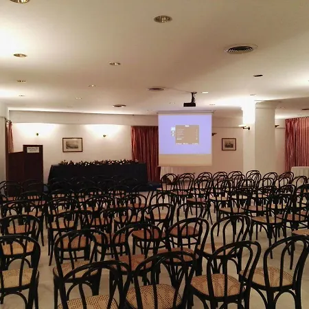 De La & Centro Congressi 3*