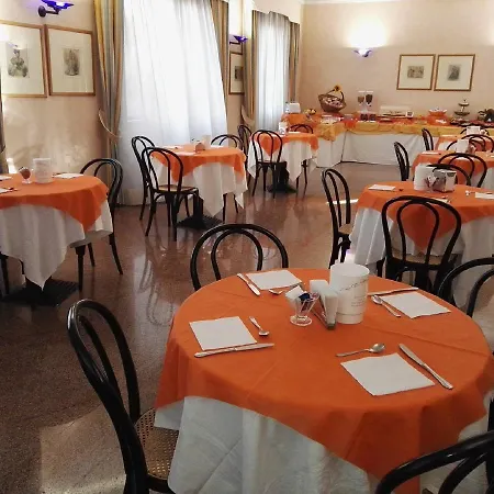 De La & Centro Congressi 3* Benevento